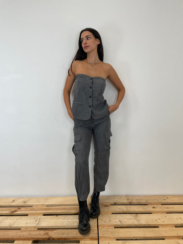 PANTALONE CON TASCHE LATERALI CARGO